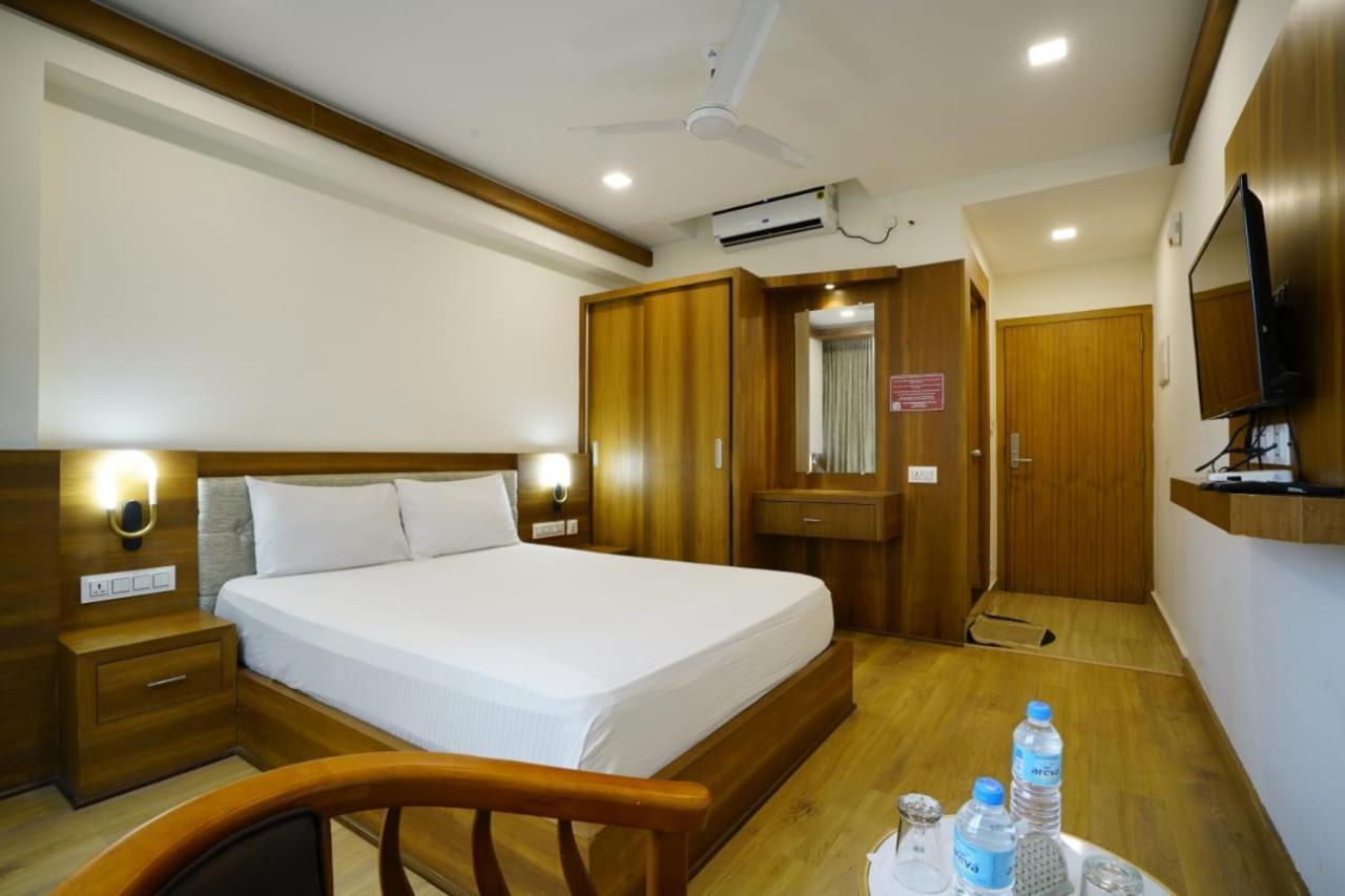 Hotel Astro Marine Hospitality Pvt Ltd Kochi Esterno foto